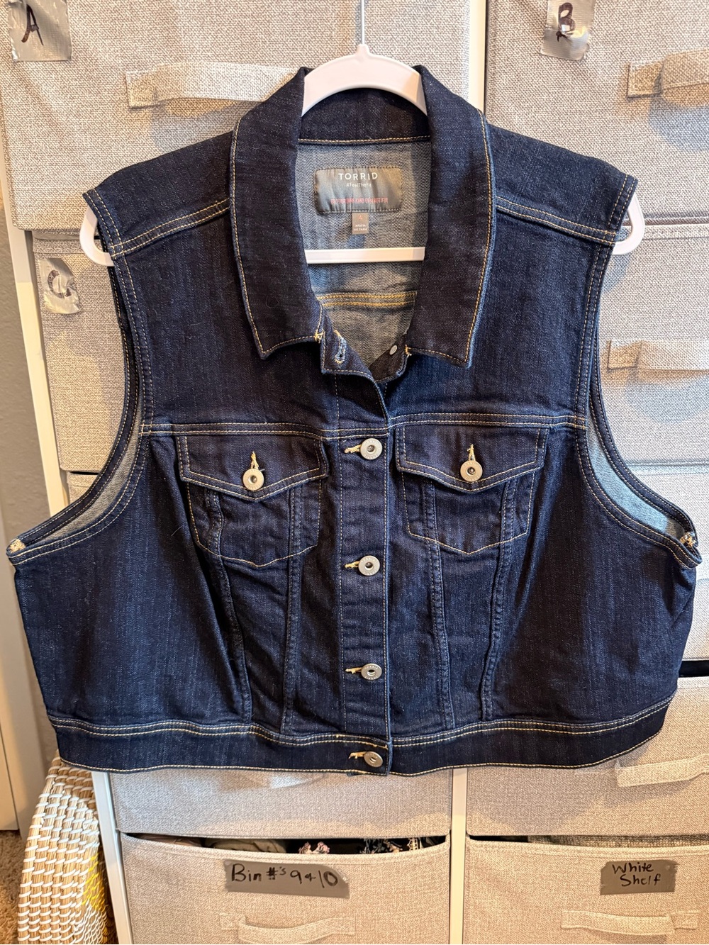Torrid Vest size 4 NWOT - denim, cropped